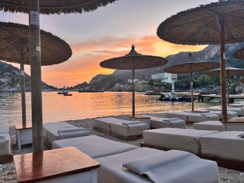 Lakones Apartment | Poseidon Beach Bar & Restaurant Apartments