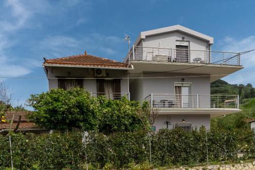 Meso Gerakari Apartment | Potami Apartments