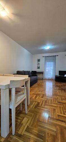 Lazi Apartment | PriSMi