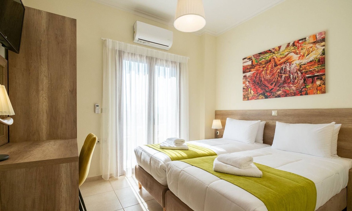 Galatas Villa | Private Pool Luxurious Villa with Parking & BBQ