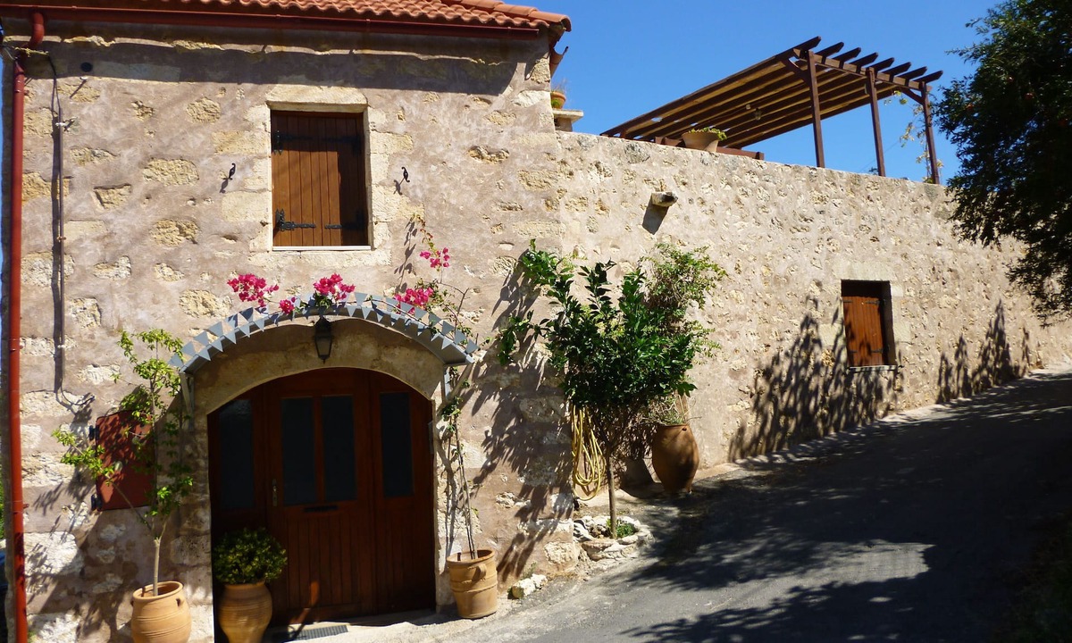 Embrosneros House | QUIET HOUSE WITH A POOL IN A BEAUTIFUL VILLAGE 30 KM FROM LA CANEE