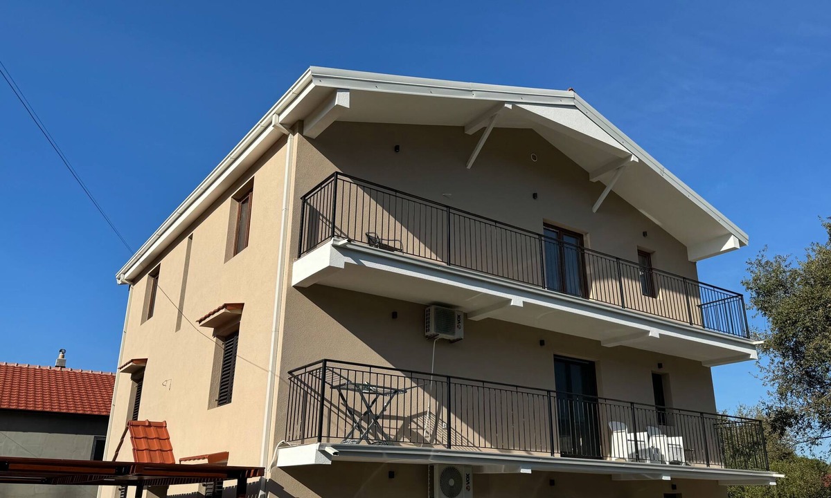 Radanovici Apartment | Quiet, safe stay with free parking, 20 min drive from Kotor, Tivat or Budva!