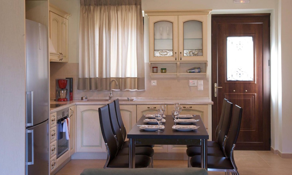 Spanokhorion Villa | R 3004 Villa Emerald with Central Heating, Fireplace & Soundproof Windows.