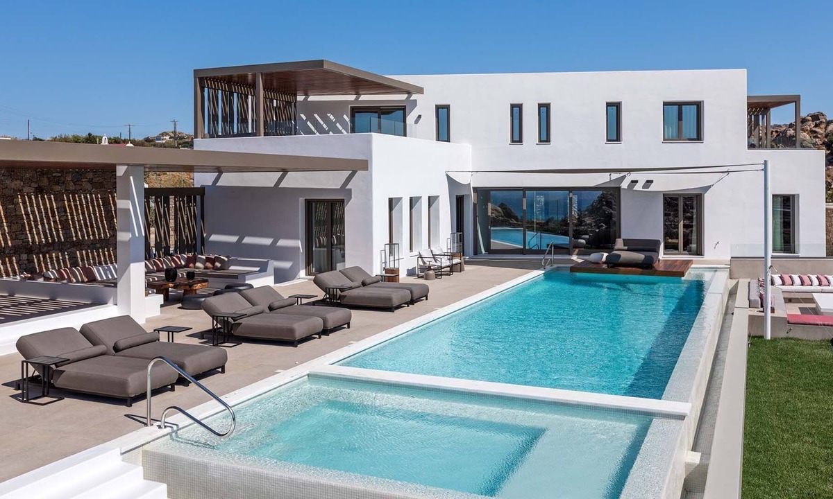 Plintri Villa | R 3235 Villa Halstead With Espresso machine ,Mini fridge & Private gym.