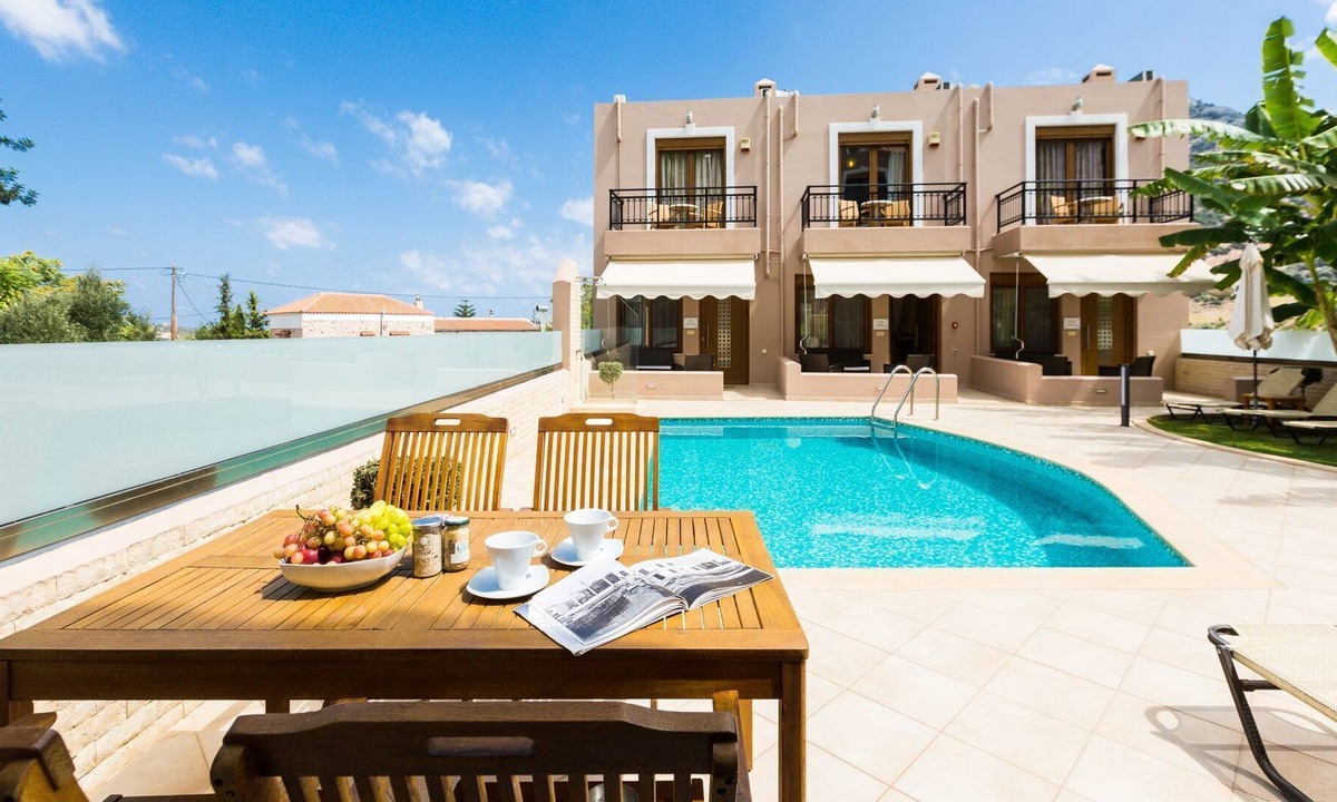 Vlichada Villa | R 594 Luxury and Stylish Suite With Swimming Pool with AIR CON