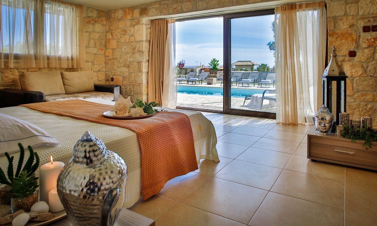 Nea Skioni Villa | R 656 Elegant 4 Bedroom Villa with Private Pool + 1 studio
