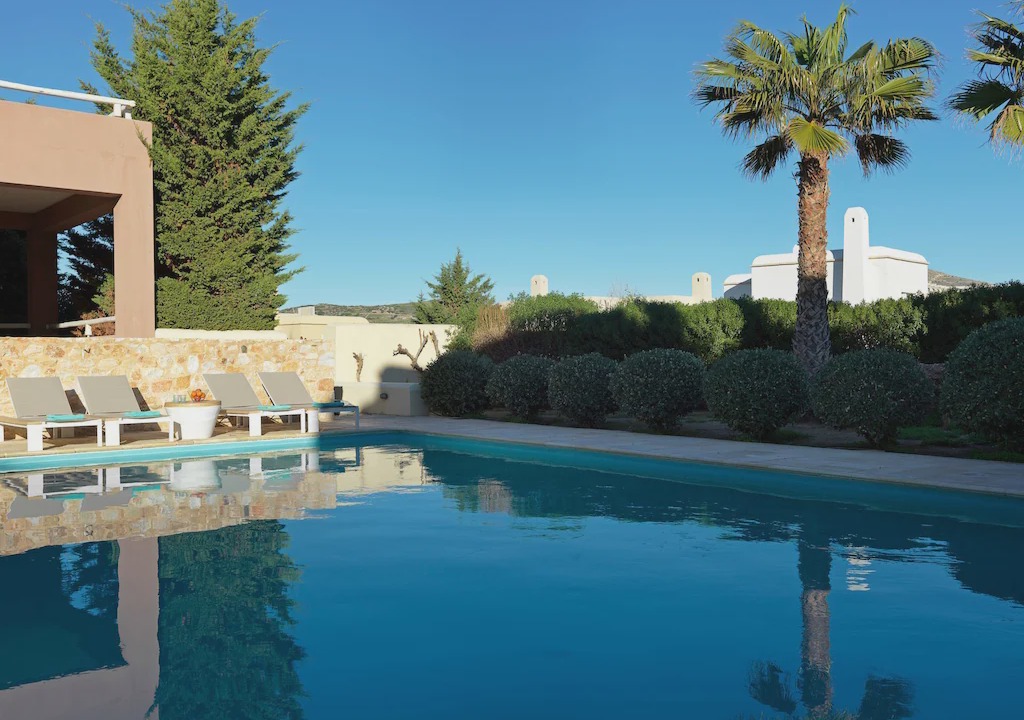 Vissa Villa | R733 4 Bedroom Family Villa Sea Views Shared Pool
