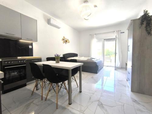 Katerini Apartment | Rael Apartments - free Parking