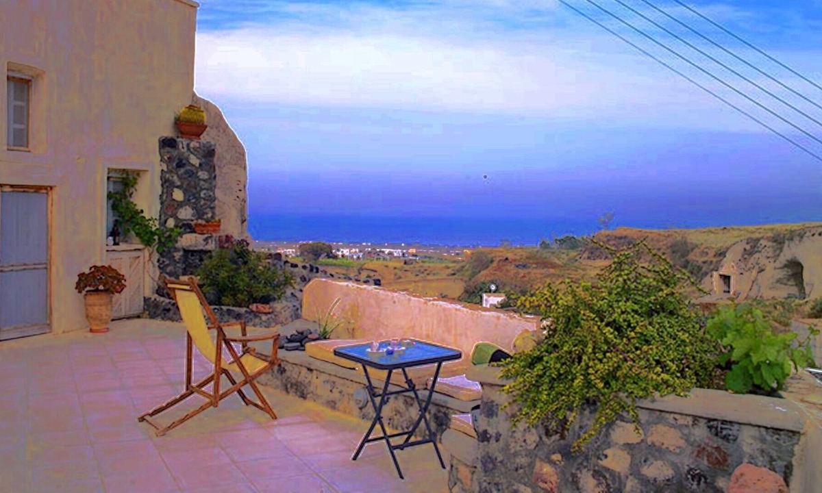 Vothon House | Real Santorini, Cave House – far from the crowds