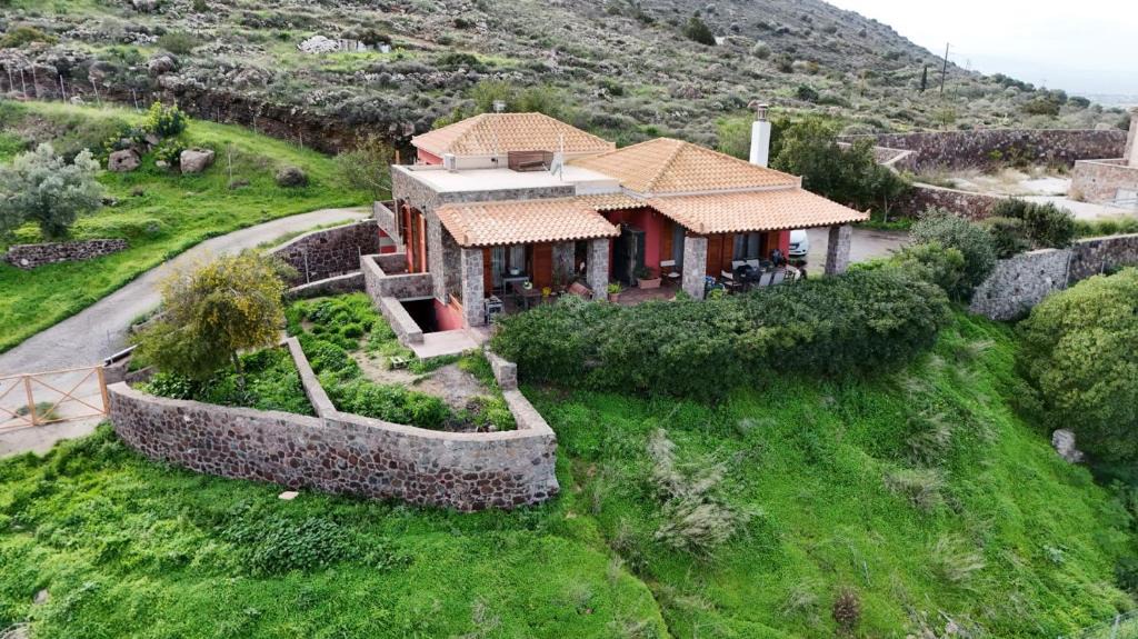Kontos House | Red House Retreat Aegina Kontos