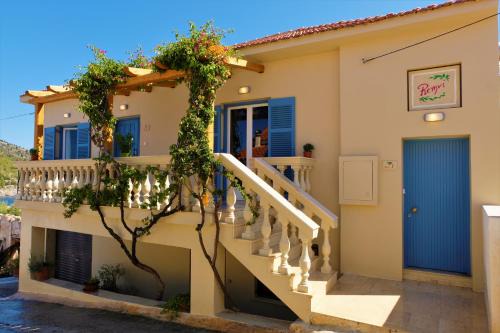 Frourion Apartment | REMVI Apartments Assos