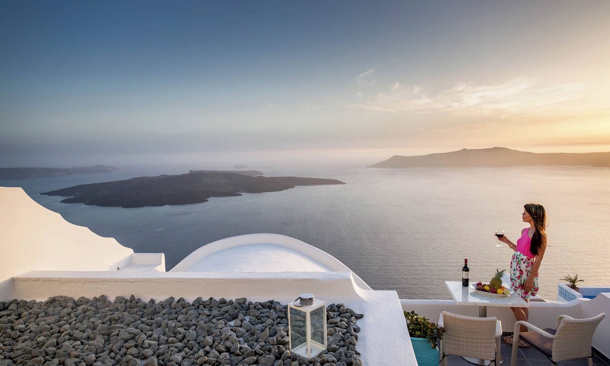 Firostefani Bed & Breakfast | Remvi Suites