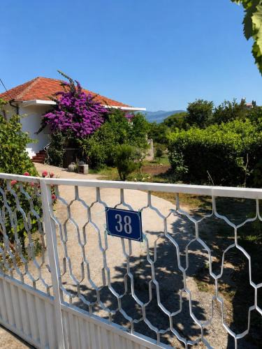 Radovici House | Renovated Two bedroom house in charming Gošići next to Tivat