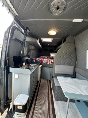 Preze Other | Rent van Luxury Sprinter