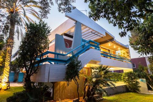 Rafina-Pikermi House | Retro House