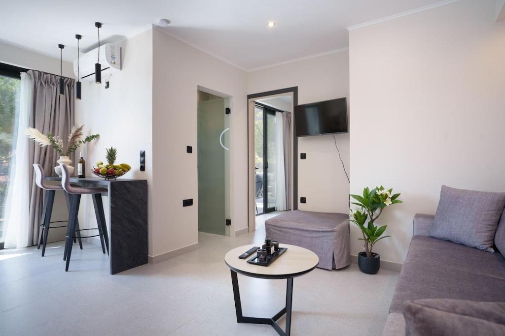 Poros Apartment | Ristanis Potami Mare Beachfront Retreat