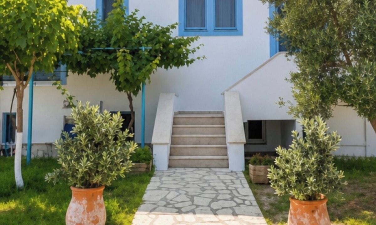 Mantzavinata House | Romanos Xi
