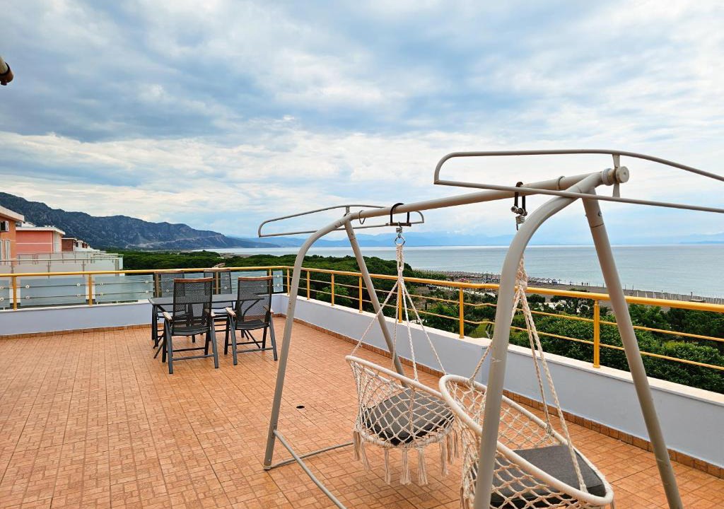 Velipoje Apartment | Rooftop Florale
