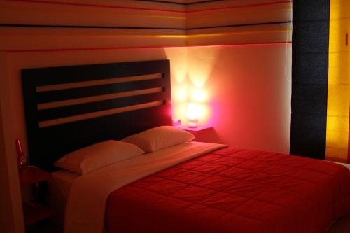 Kastoria House | Room in a neoclassical house - ladybug