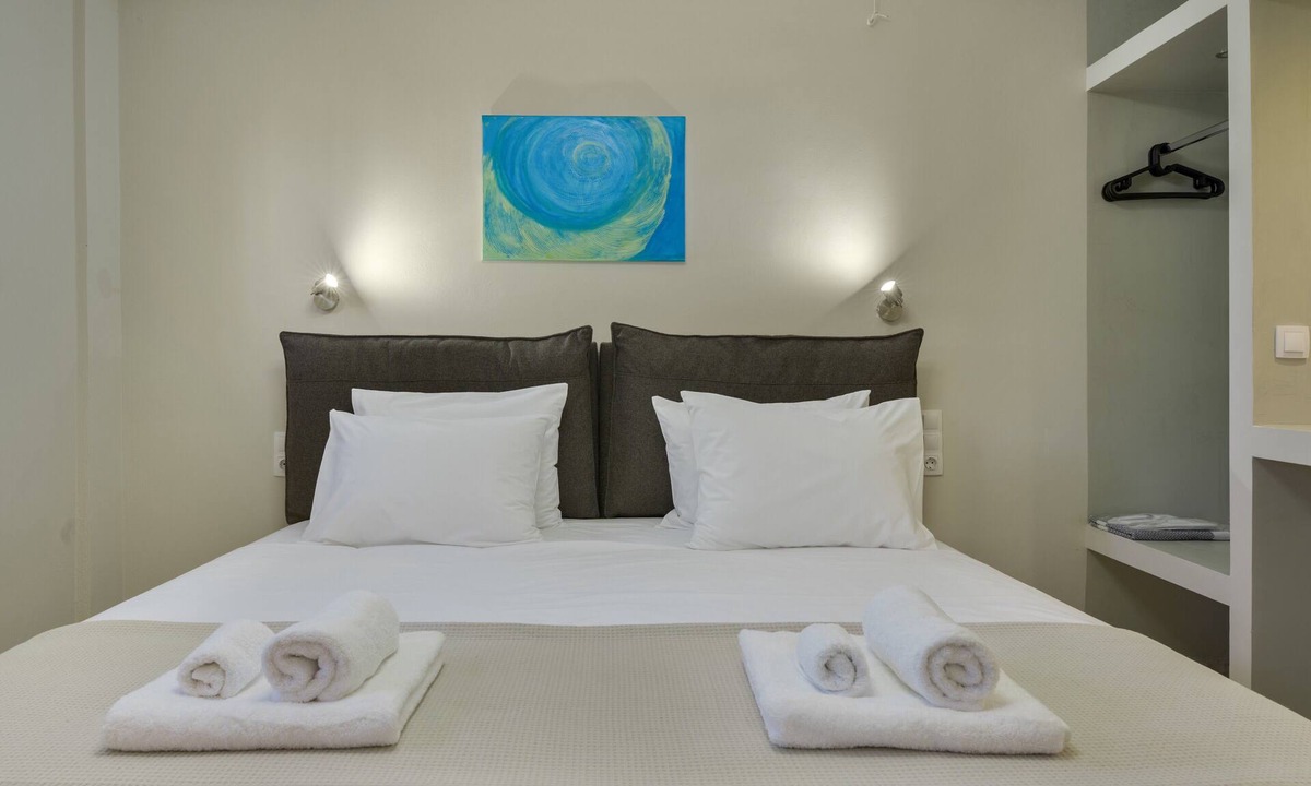 Spata-Artemida Apartment | Room 'Lower Level 8' with Shared Terrace, Wi-Fi, and Air Conditioning
