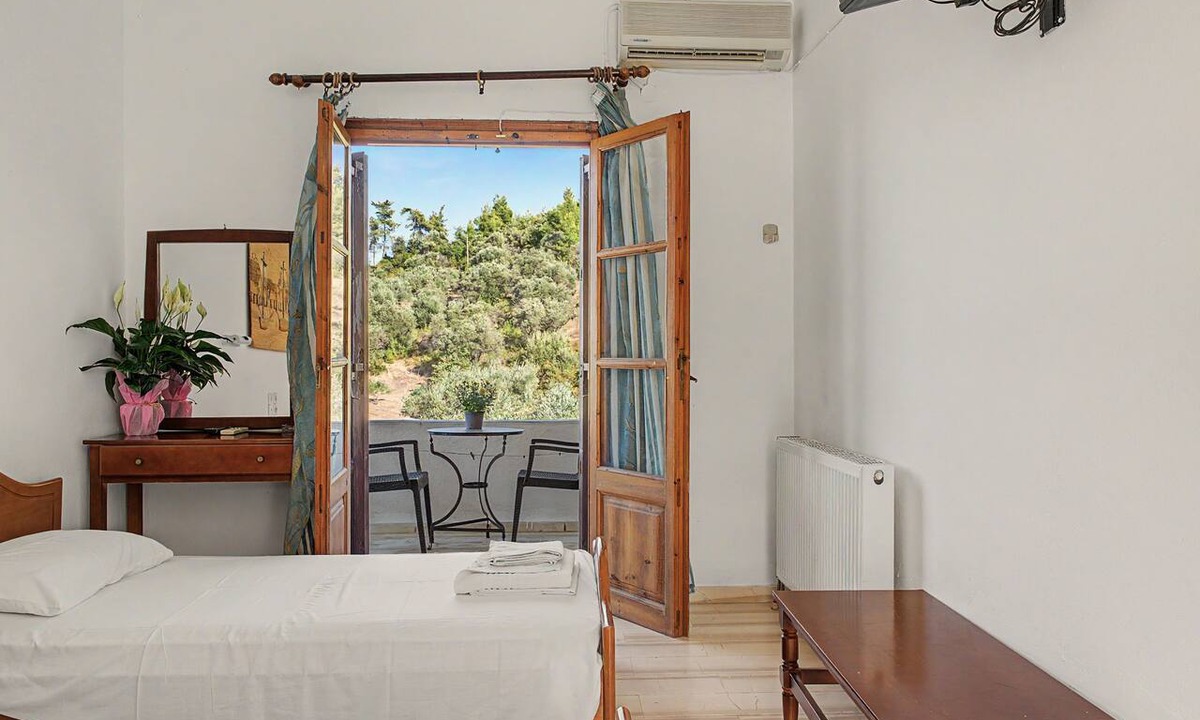 Psaropouli Apartment | Room 'Orama 13' with Shared Terrace, Wi-Fi and Air Conditioning