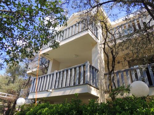 Becici House | Rooms Villa Desa