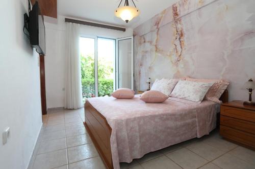 Xiro Chorio Apartment | Rose House