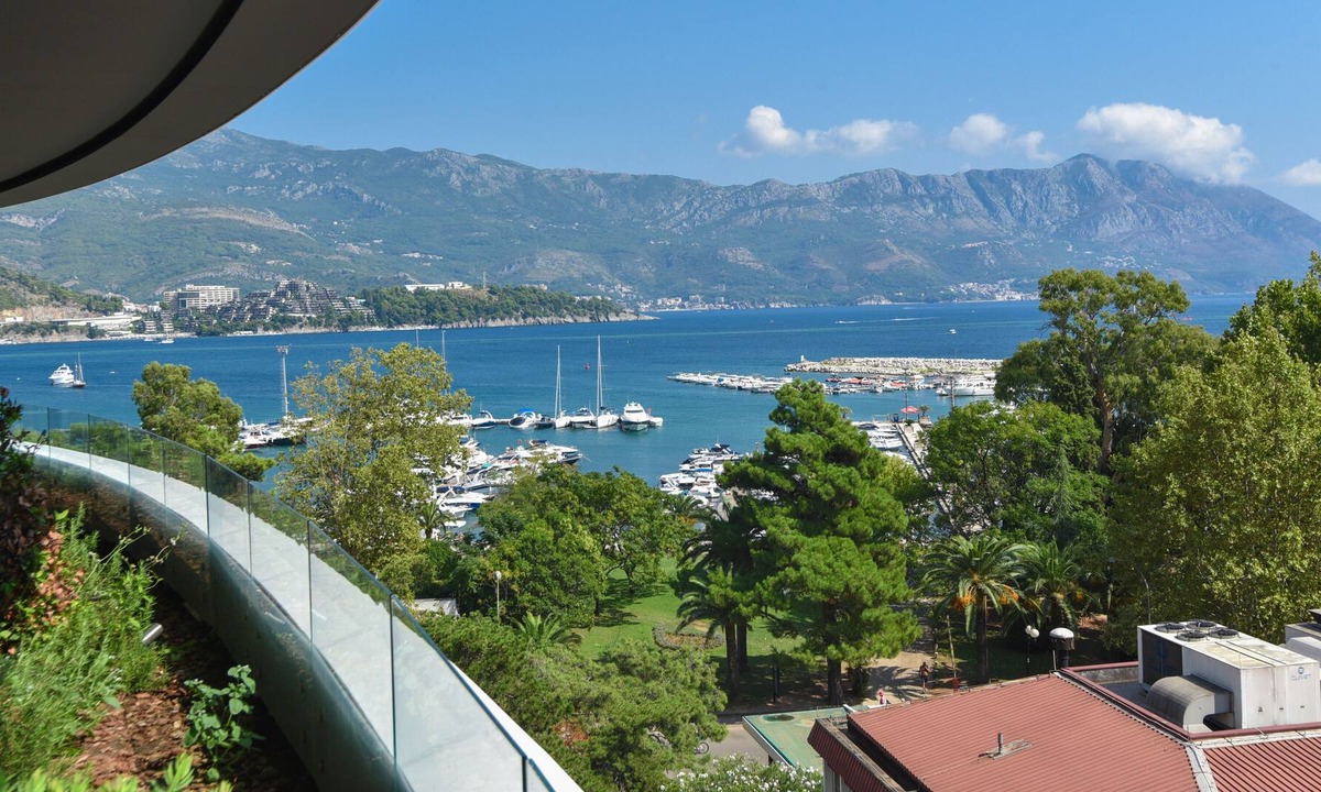 Budva Apartment | Royal Gardens Luxury Apartments - 33 rooms