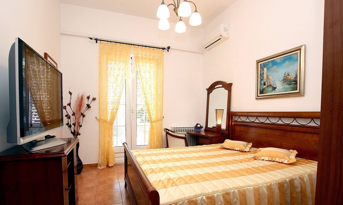 Sveti Stefan Apartment | Royal Vacation Studio