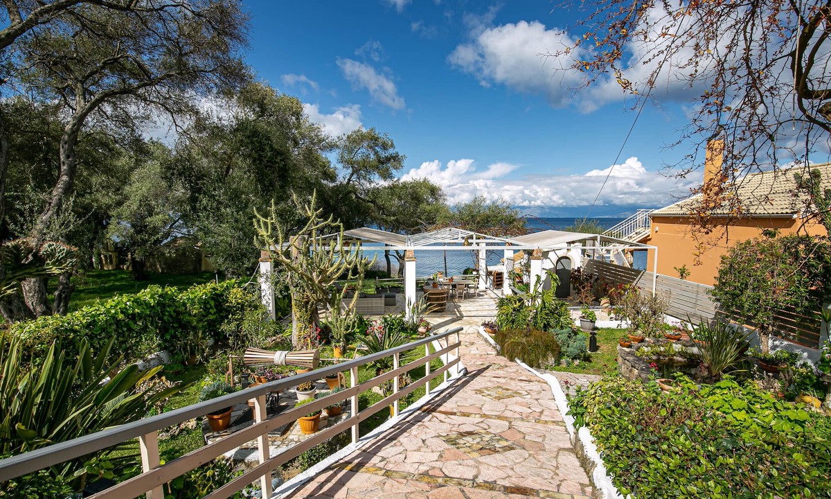 Chlomos House | Sailors Luxury Cottage