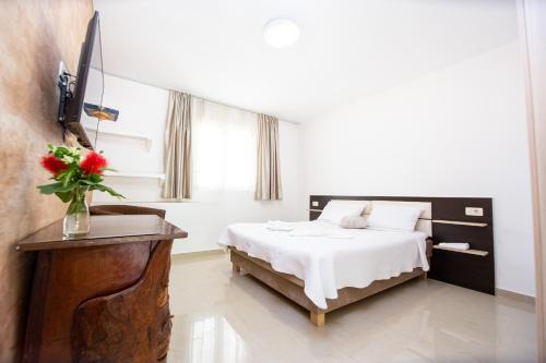 Lazi House | Saki Apartments