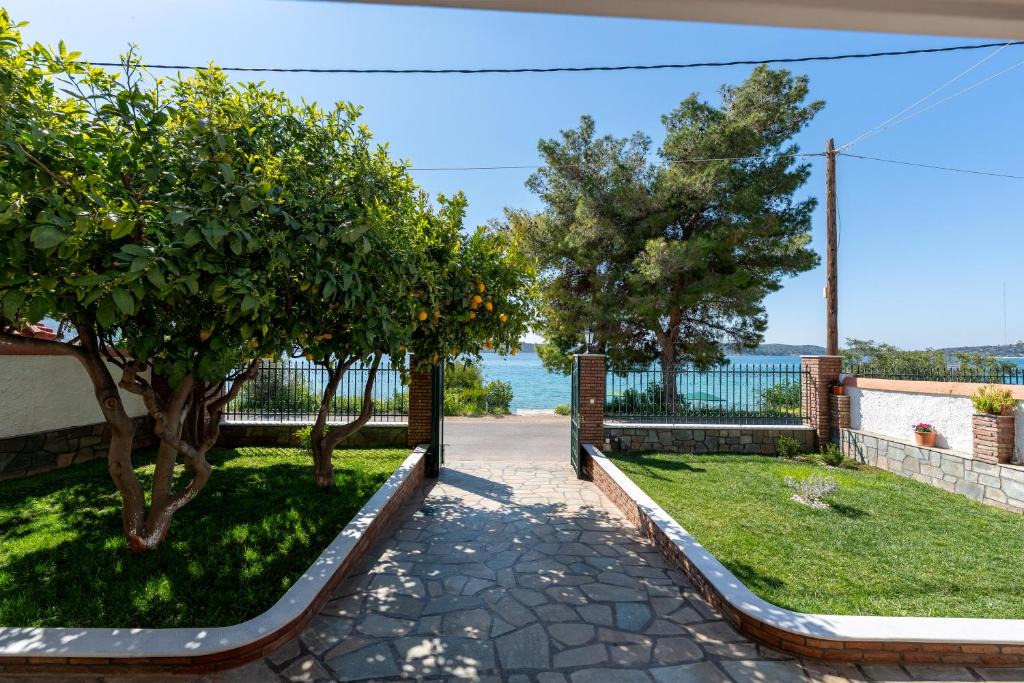 Salamis Apartment | Salamis Blue Retreat -a seafront family apartment