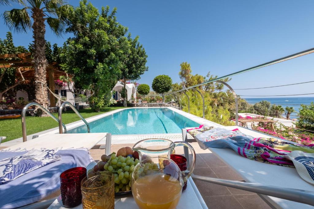 Kamari Villa | Santorini Mystique Garden Villa