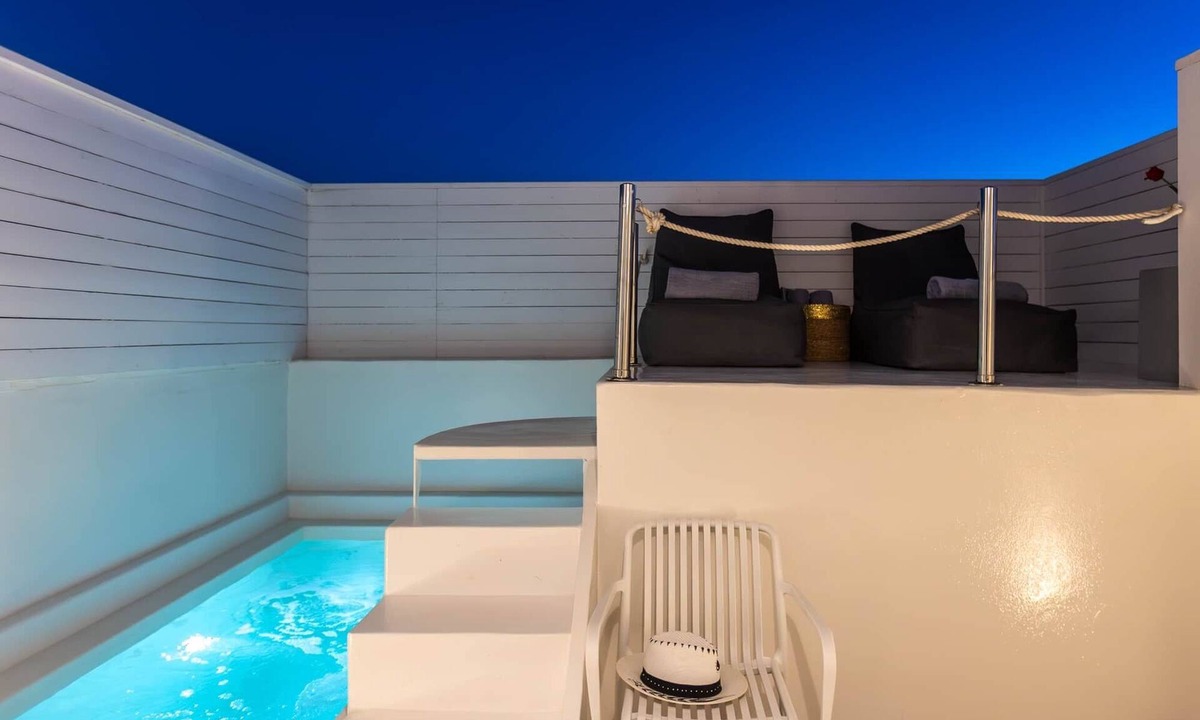 Oia House | Santorini Sun Villa One in Oia | Private Hot tub