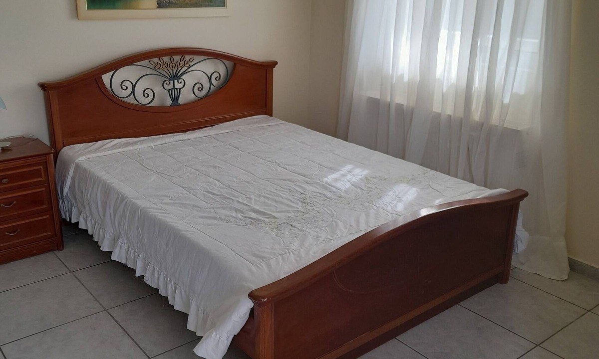 Kropia Apartment | Sarah's studio is 10 minutes from the sea and 12 minutes from the airport.