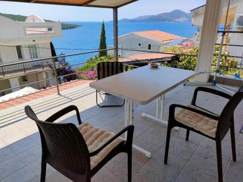Bigovo Apartment | Sea view apartment in Bigova Bay