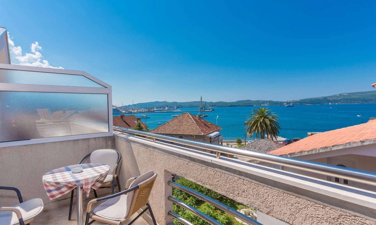 Tomicici Apartment | Sea-view apartment next to the beach