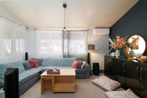 Argyroupoli Apartment | Sea-View Apt Argyroupoli, Athens