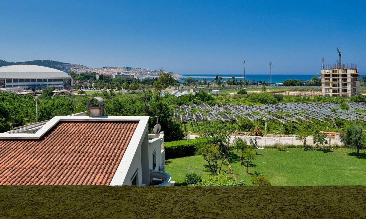 Zeljeznica Apartment | Sea View Flat w Balcony in Bar, Montenegro
