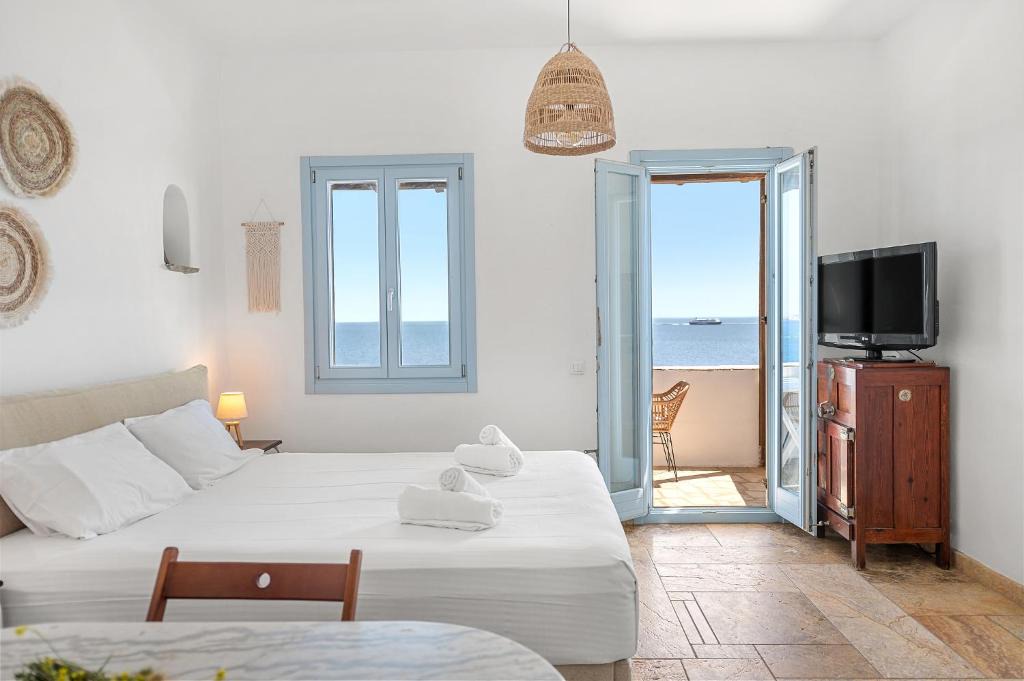 Exomvourgo Apartment | Sea view rooms in kardiani by TinosStay