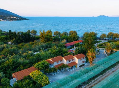 Melissopetra Apartment | Sea waves apartments
