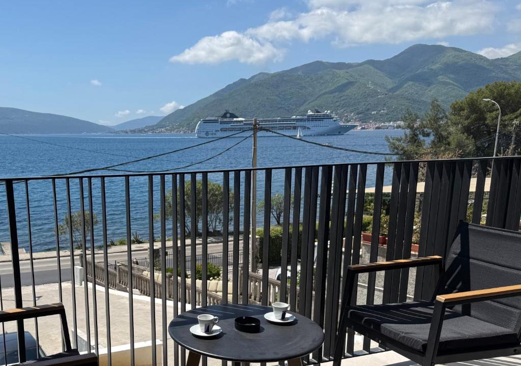 Tomicici Apartment | Seafront apartment Tivat