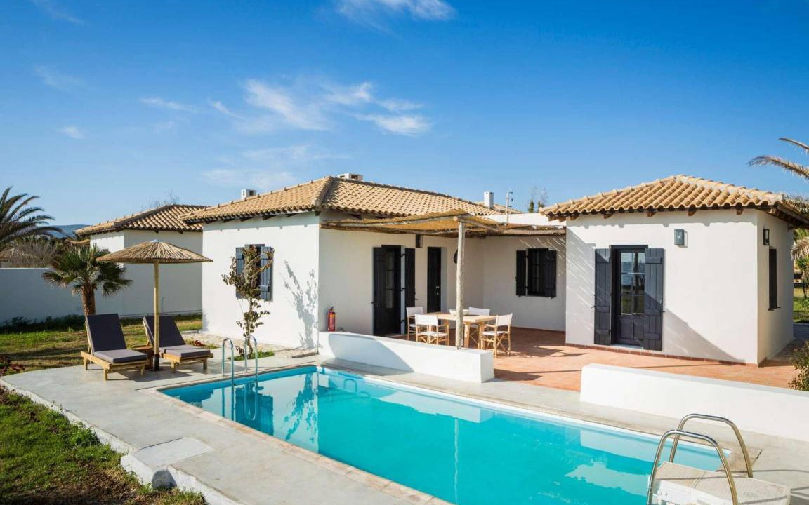 Kounopetra Villa | Seafront Red Waves