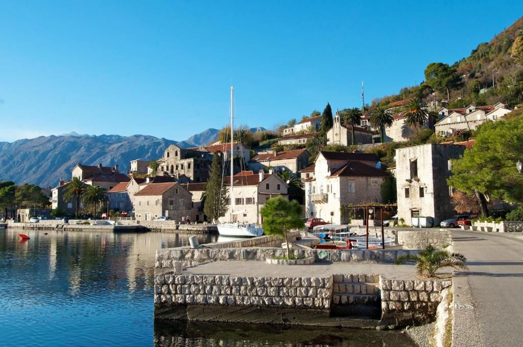 Drazin Vrt House | Seafront Stone House, Kotor Perast 3
