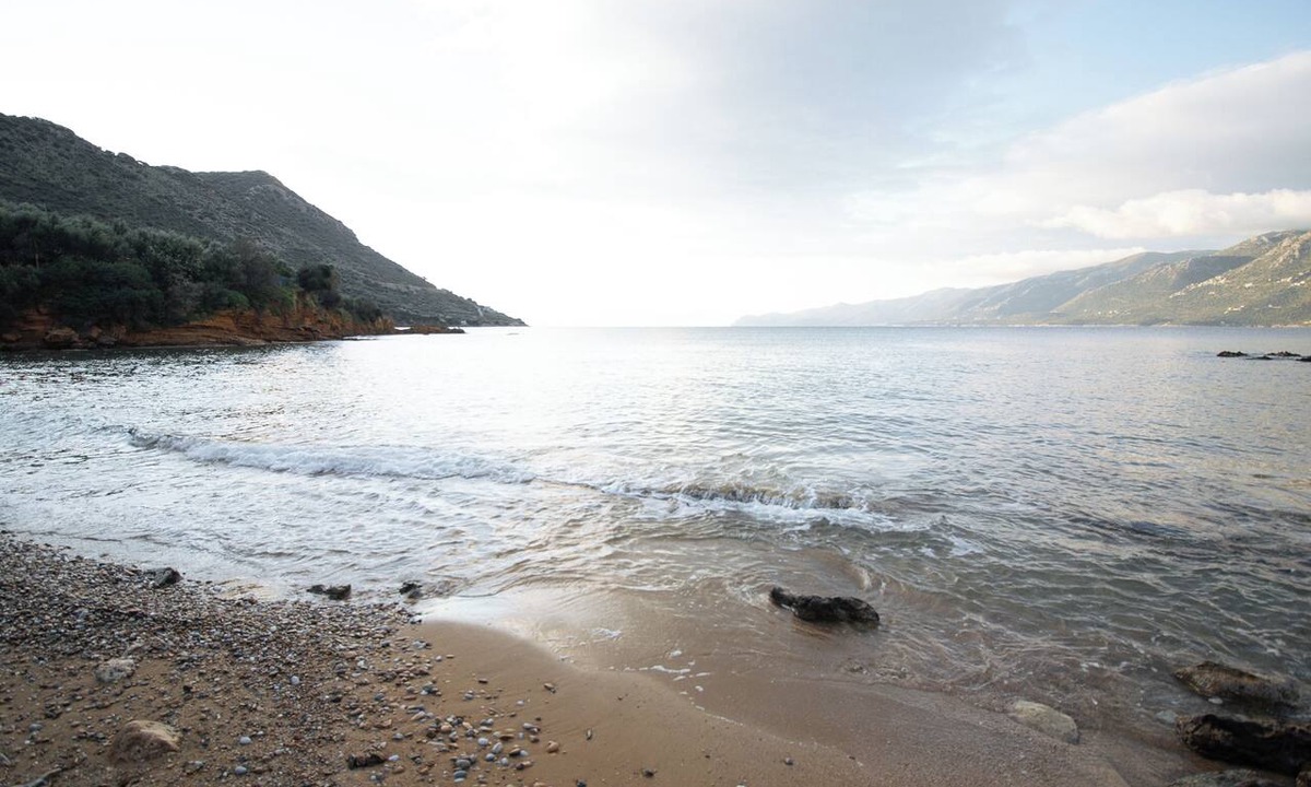 East Mani Villa | Seafront Stone House · Steps from the Beach
