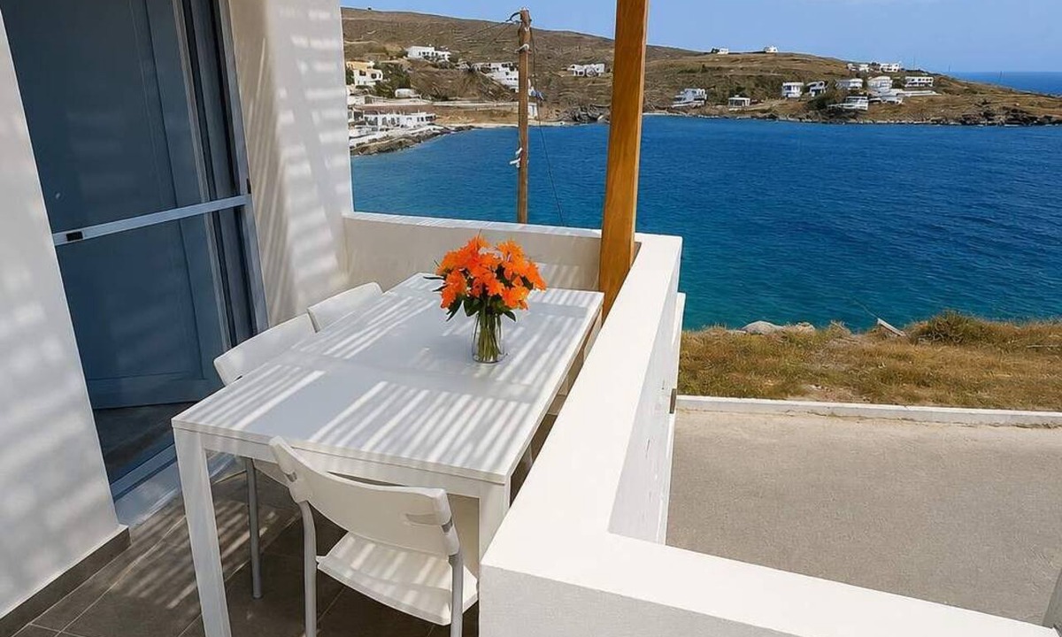 Loutra Apartment | Seafront Theis Retreat - Loutra Seaview Bliss