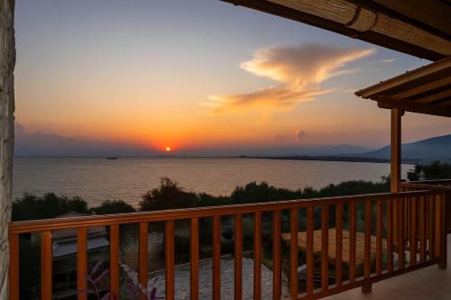 Paralia Vergas House | Seafront Verga Stone Haven - Waves' Embrace