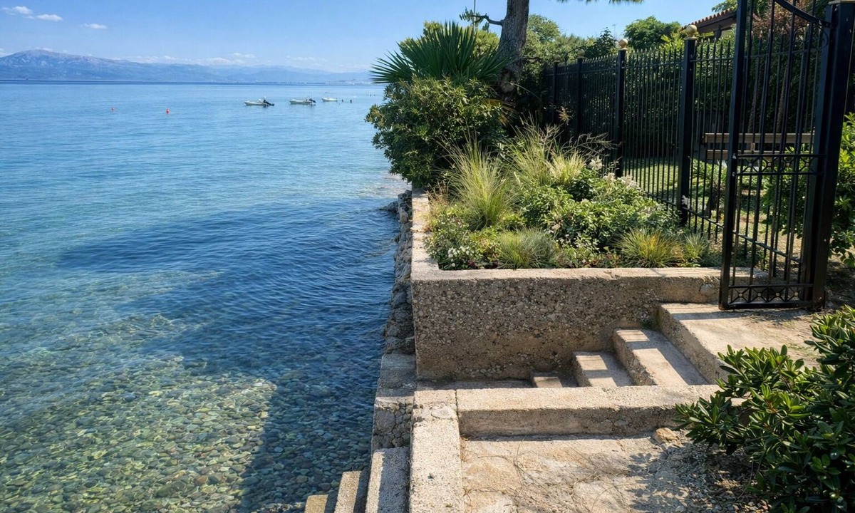 Lakopetra House | Seafront Villa in Patra/Private Sea Access