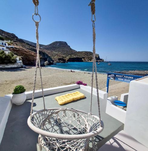 Folegandros House | SeaHugs Beachfront Studio