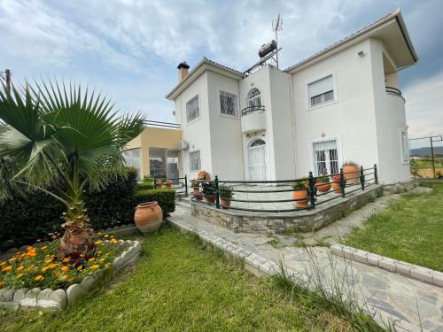 Nea Anchialos Apartment | Seaside apartment with private garden